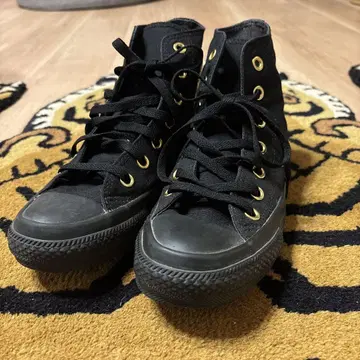 CONVERSE ALL STAR 블랙스 스니커즈 골드 패치 24cm