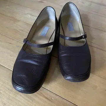 MARGARET HOWELL 브라운 스트랩 플랫 슈즈