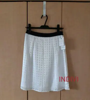 INDIVI 화이트 체크 무늬 미니 스커트