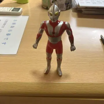 울트라맨 가동식 피규어 빨간색과 은색 약 15cm