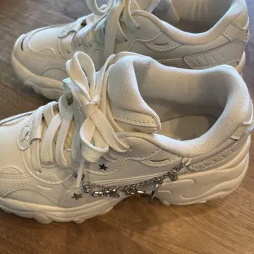 새상품 PUMA 화이트 스니커즈 별 모양 참 포함 22.5