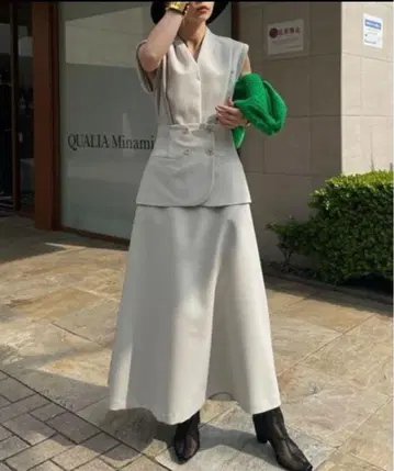 아메리 숄더 패딩 펄럼 드레스