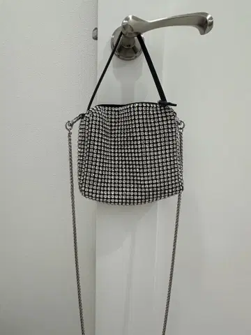 비쥬 장식 숄더백
