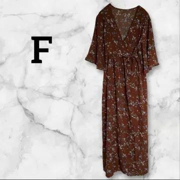 브라운 꽃무늬 V넥 롱 원피스 반팔 슬림한 실루엣 세련된 F