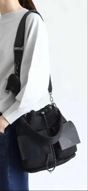 nouer 가죽 같은 포켓 복조리 메쉬 백 (블랙)