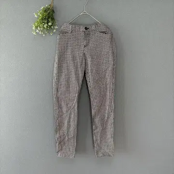 갭 [M] 새상품급 시크 모던한 올 패턴 테이퍼드 치노 팬츠 캐주얼 팬츠