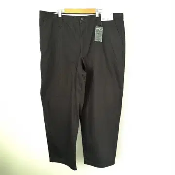 새상품 택 포함 유니클로 U 와이드 핏 치노 블랙 3XL 105cm