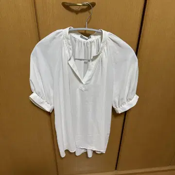 띠어리 럭스 화이트 벌룬 슬리브 셔츠