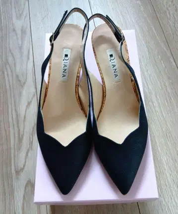 DIANA 블랙 스틸레토 샌들 23.5cm