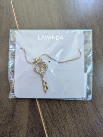 LAVANDA 열쇠 모티브 목걸이 골드
