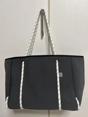 qbag paris nest 마더백 Q 로고 포함