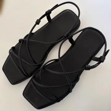 블랙 스트랩 샌들 스퀘어토 (XL)