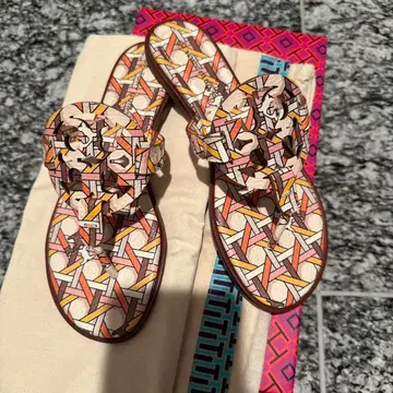 가격 인하 미사용 새상품 토리버치 샌들 23.5cm