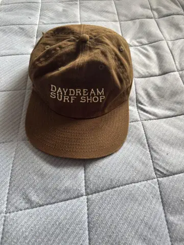 DAYDREAM SURF SHOP OVY 브라운 캡