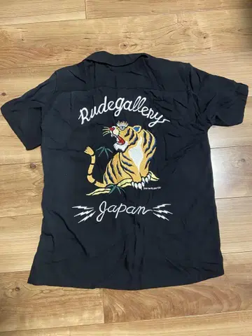 루드 갤러리/Rudegallery 호랑이 자수 반팔 셔츠