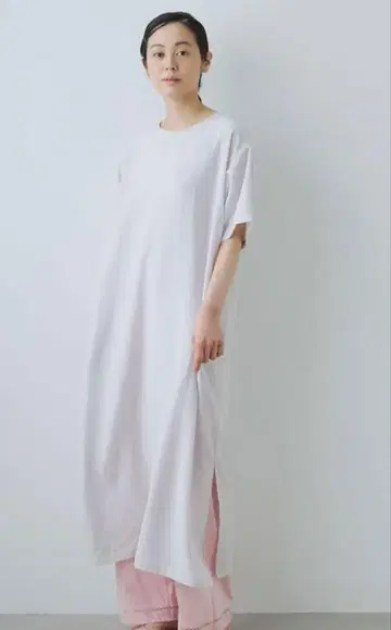 북유럽 생활용품점 '시원함과 품격' 하프 슬리브 박스 원피스