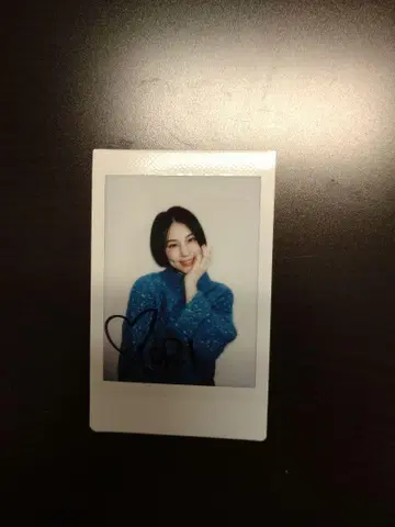 아이라 이오리(전 노기자카46) 친필 사인 폴라로이드