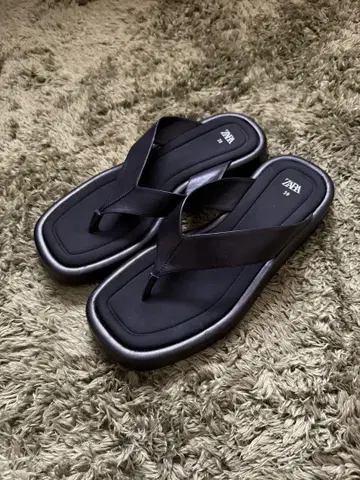 자라 블랙 플립플랍