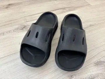 HOKA 호카오네오네 오라리카바리 슬라이드 3