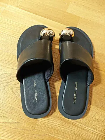 블랙 샌들