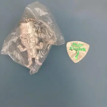 사카자키 씨의 피크와 키링입니다.