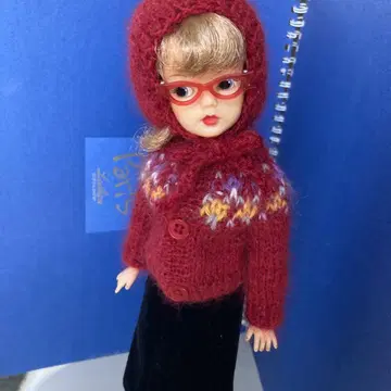 타미짱 손뜨개 스웨터와 모자