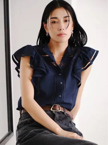 FRAY I.D 레이스 콤비 블라우스 네이비