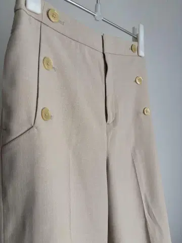 자유구 버튼이 달린 와이드 레그 슬랙스 38