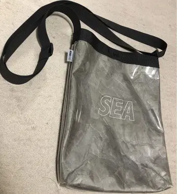 WIND AND SEA 숄더백
