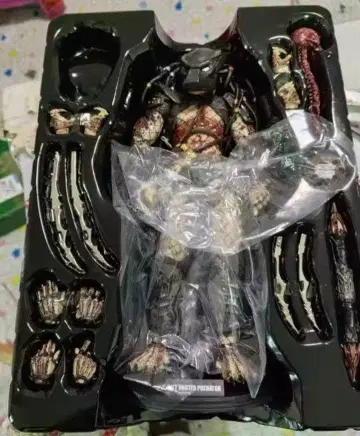 프레데터 피규어