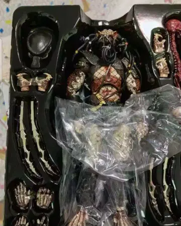 프레데터 피규어