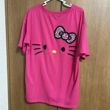 산리오 헬로키티 핑크 티셔츠 돈키
