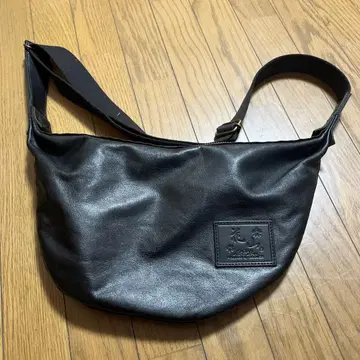데그너 하나야마 블랙 가죽 숄더백 꽃무늬 내부