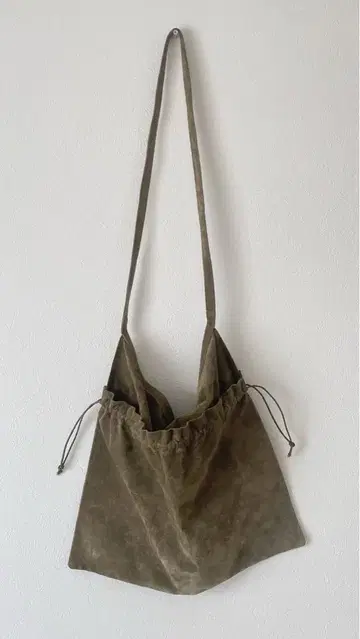 Hender Scheme 레드 크로스 백 빅 카키