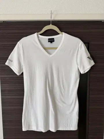 엠포리오 아르마니 화이트 V넥 티셔츠 XL