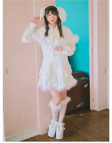 앙크루즈 퍼가 달린 토끼 귀 셋업 화이트 미사용 새상품
