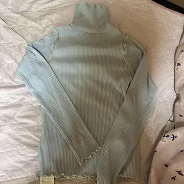 poppy 아사기뇨 리브 라이트 블루 긴팔 하이넥