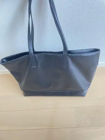 그레이 토트백 심플한 디자인