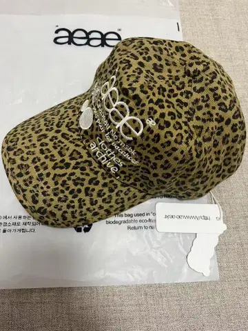 aeae 캡 레오파드 무늬