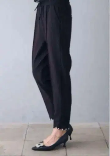 멜로 스캘럽 펄 팬츠 Frene 후라네 같은 형태 블랙 심플