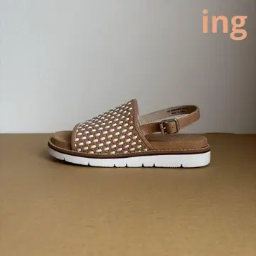 ing 진한 베이지 메쉬 샌들 미사용품