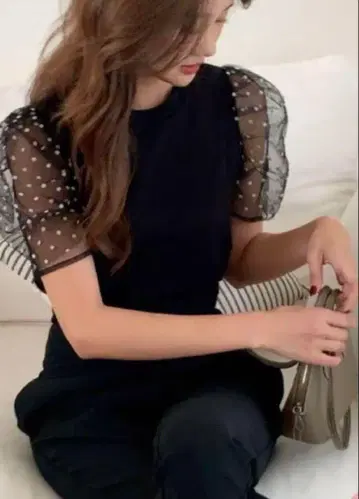 도트 튤 소매 블랙 티셔츠 벌스데이 바쉬