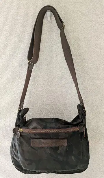 페리지 카모 패턴 나일론 숄더백 이탈리아제