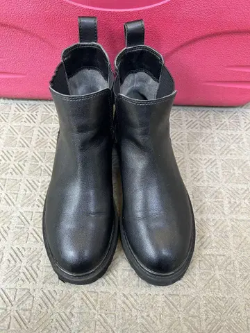 블랙 숏부츠 풀 탭