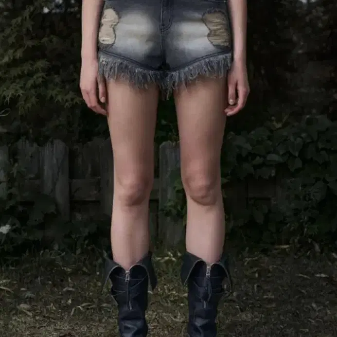 bohemian seoul Damage Washig Shorts ボヘムソ bohemian seoul DAMAGE WASHING SHORTS - メルカリ