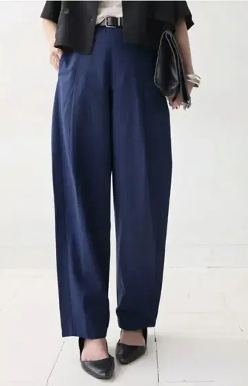 안티카 린넨 테이퍼드 팬츠 완판템
