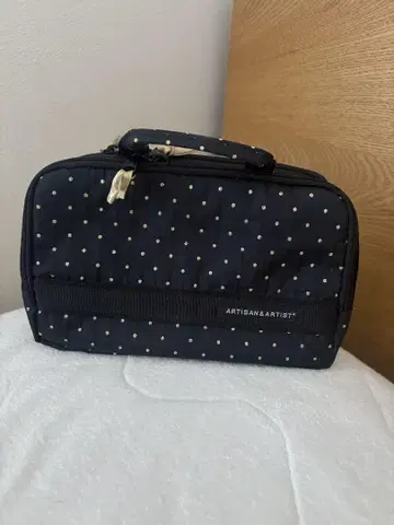 아티산 앤 아티스트 파우치