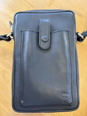 블랙 가죽 사코슈