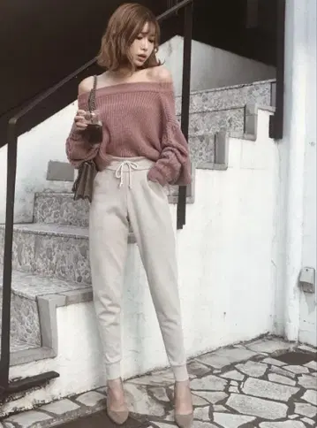 다리치 스웨이드 테이퍼드 팬츠 아이보리