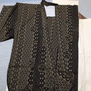 남성용 올리브 그린 기하학 패턴 유카타 ll